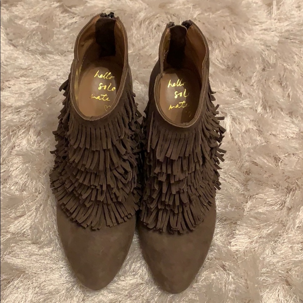 Banana Republic Fringed Booties (8). - Picture 3 of 7